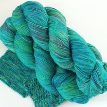 Load image into Gallery viewer, Merino 4 ply high twist - Jaded dreams