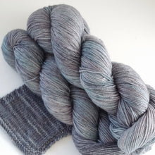Load image into Gallery viewer, Merino 4 ply high twist - Pigeon