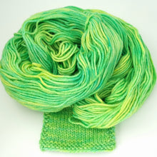 Load image into Gallery viewer, Merino DK -  Lemon/lime fruju