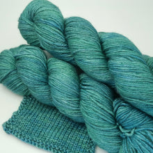 Load image into Gallery viewer, Merino/silk DK - Water nixie