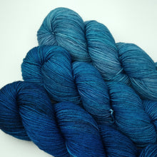 Load image into Gallery viewer, Merino 4 ply high twist  - gradient fade sets