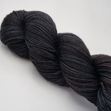 Load image into Gallery viewer, Merino 4 ply high twist - Haunted forest