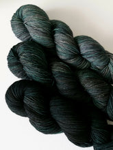 Load image into Gallery viewer, Merino 4 ply high twist  - gradient fade sets