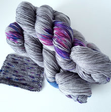 Load image into Gallery viewer, Merino 4 ply high twist - Rainy day flowers