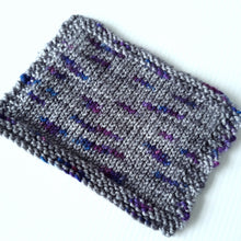 Load image into Gallery viewer, Merino 4 ply high twist - Rainy day flowers