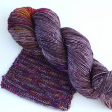 Load image into Gallery viewer, Merino 4 ply high twist - Guyfawkes magic