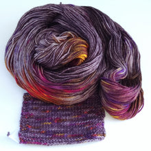 Load image into Gallery viewer, Merino 4 ply high twist - Guyfawkes magic