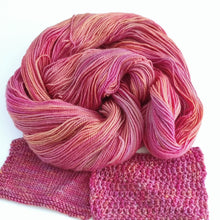 Load image into Gallery viewer, Merino 4 ply high twist - Cider by the fire