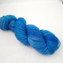 Load image into Gallery viewer, Merino high Twist 4ply on sale