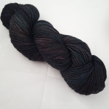 Load image into Gallery viewer, Merino high Twist 4ply on sale