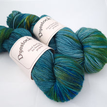 Load image into Gallery viewer, Merino high Twist 4ply on sale