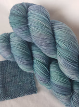 Load image into Gallery viewer, PRE-ORDER: Merino 4 ply high twist - Smoky blues
