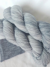 Load image into Gallery viewer, Merino 4 ply high twist - Quicksilver