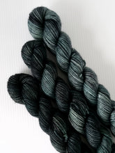 Load image into Gallery viewer, Merino 4 ply high twist minis - fade set