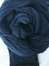 Load image into Gallery viewer, PRE-ORDER: Merino 4 ply high twist - Midnight blues