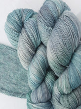 Load image into Gallery viewer, PRE-ORDER: BFL/Silk Lace - Misted